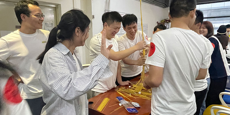 赫名視顯室內(nèi)拓展《凝聚力量，高效協(xié)作》