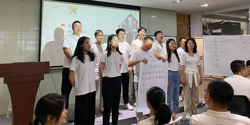 赫名視顯室內(nèi)拓展《凝聚力量，高效協(xié)作》
